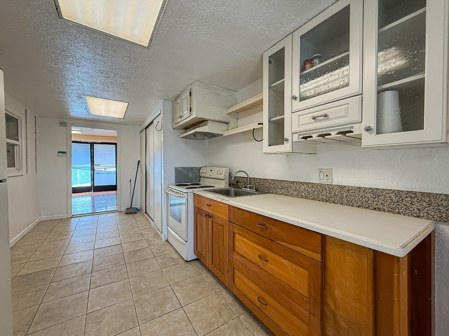Detail Gallery Image 29 of 37 For 558 a St, Hayward,  CA 94541 - 2 Beds | 1 Baths