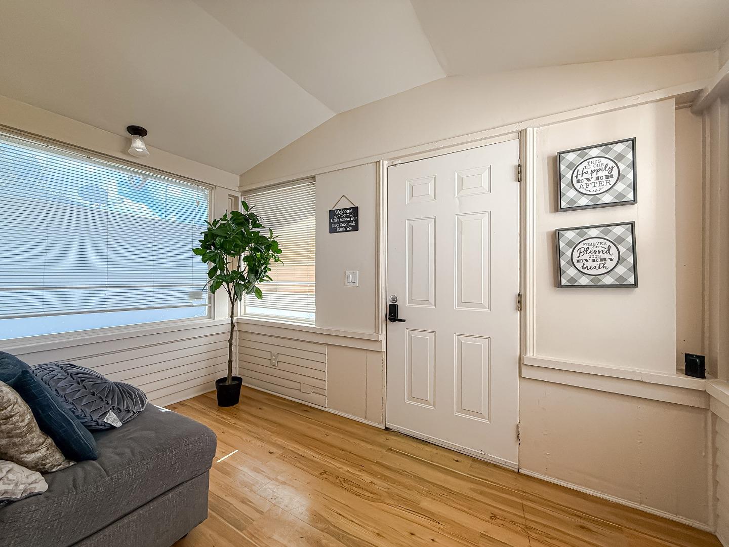 Detail Gallery Image 3 of 37 For 558 a St, Hayward,  CA 94541 - 2 Beds | 1 Baths