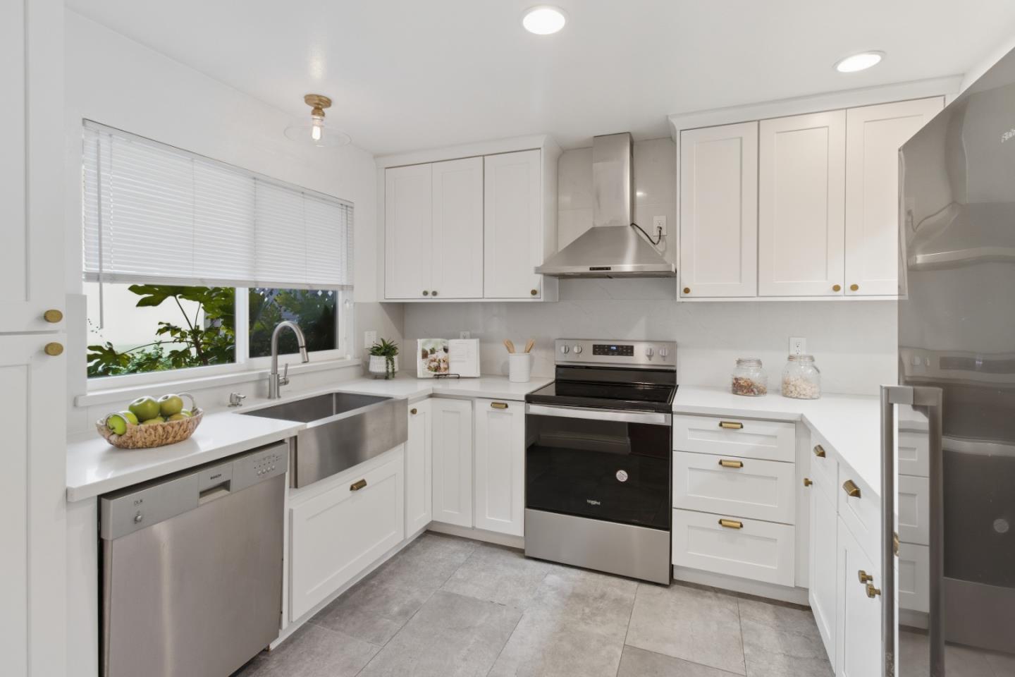 Detail Gallery Image 8 of 25 For 986 Cartier Ln, Foster City,  CA 94404 - 2 Beds | 2 Baths