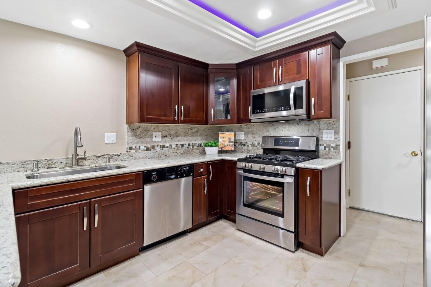 Detail Gallery Image 4 of 56 For 1928 North Star Pl, San Jose,  CA 95131 - 3 Beds | 2 Baths