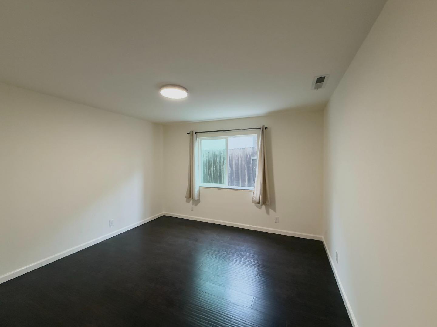 Detail Gallery Image 10 of 22 For 1340 E William Ct, San Jose,  CA 95116 - 4 Beds | 3 Baths