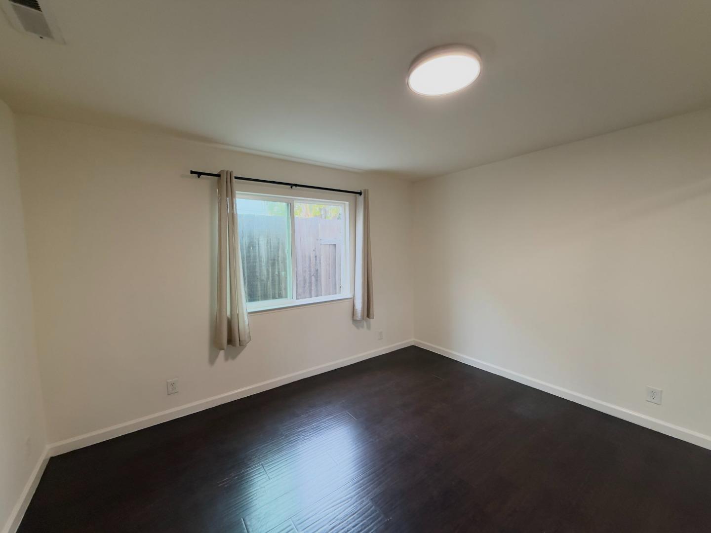 Detail Gallery Image 13 of 22 For 1340 E William Ct, San Jose,  CA 95116 - 4 Beds | 3 Baths