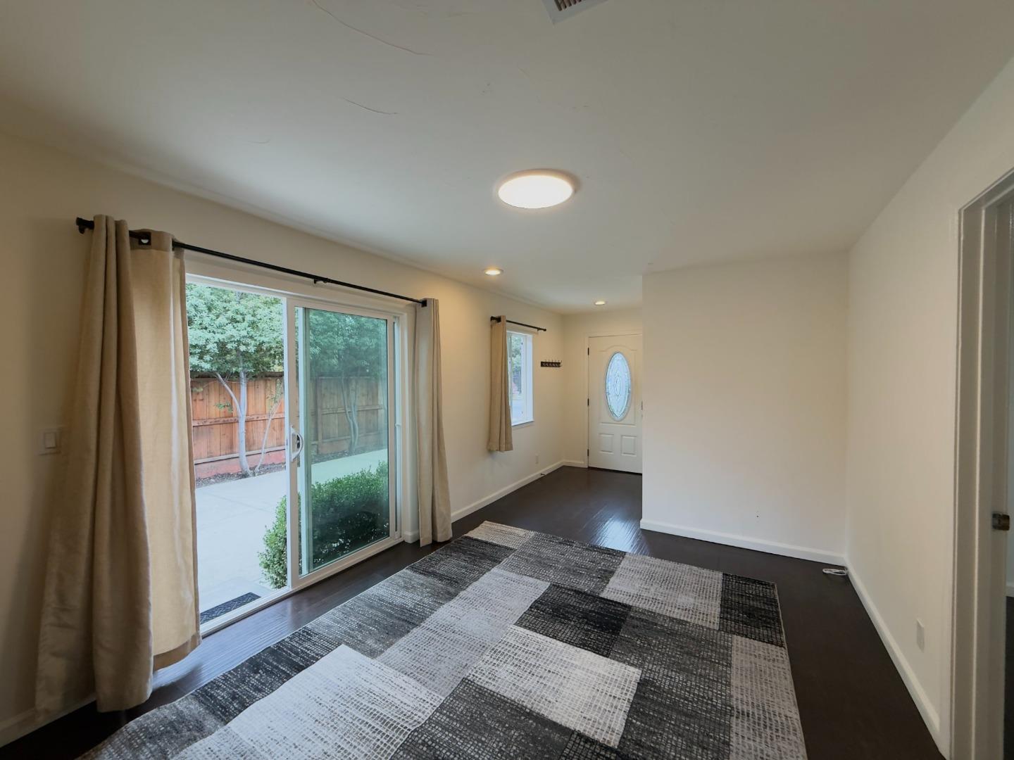 Detail Gallery Image 18 of 22 For 1340 E William Ct, San Jose,  CA 95116 - 4 Beds | 3 Baths