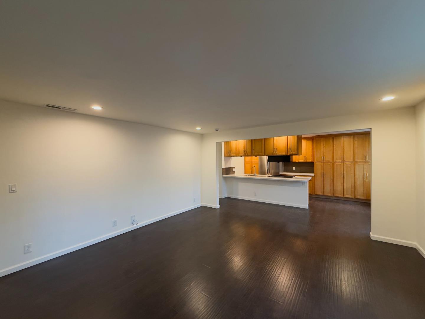 Detail Gallery Image 2 of 22 For 1340 E William Ct, San Jose,  CA 95116 - 4 Beds | 3 Baths