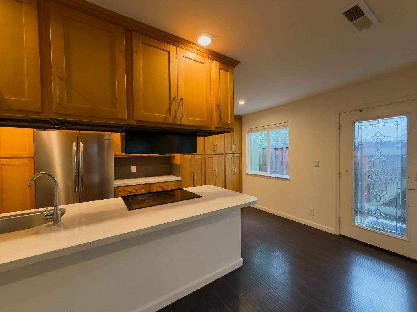 Detail Gallery Image 4 of 22 For 1340 E William Ct, San Jose,  CA 95116 - 4 Beds | 3 Baths