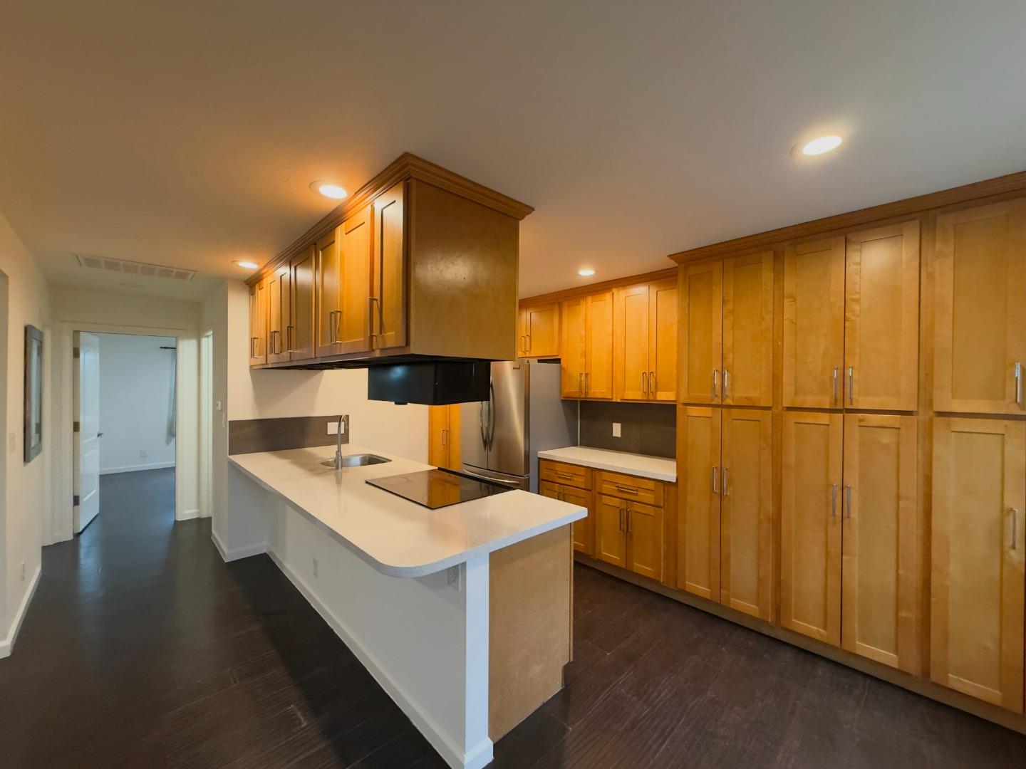 Detail Gallery Image 5 of 22 For 1340 E William Ct, San Jose,  CA 95116 - 4 Beds | 3 Baths