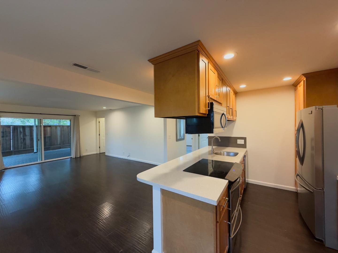 Detail Gallery Image 6 of 22 For 1340 E William Ct, San Jose,  CA 95116 - 4 Beds | 3 Baths