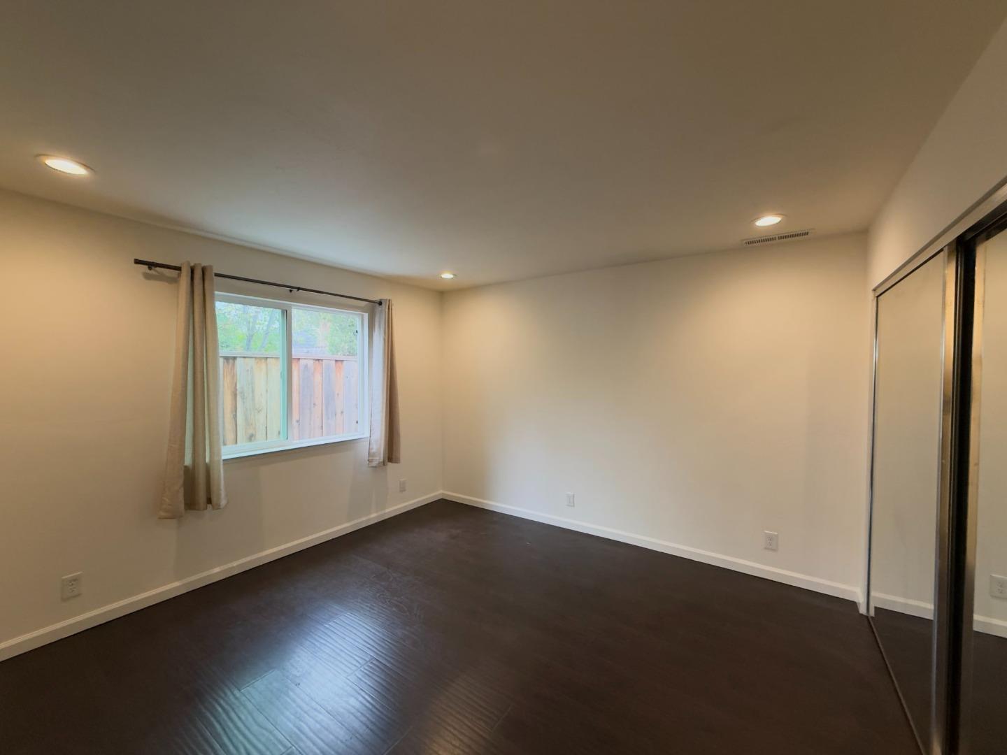 Detail Gallery Image 7 of 22 For 1340 E William Ct, San Jose,  CA 95116 - 4 Beds | 3 Baths