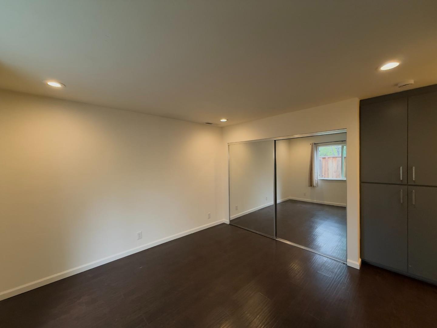 Detail Gallery Image 8 of 22 For 1340 E William Ct, San Jose,  CA 95116 - 4 Beds | 3 Baths