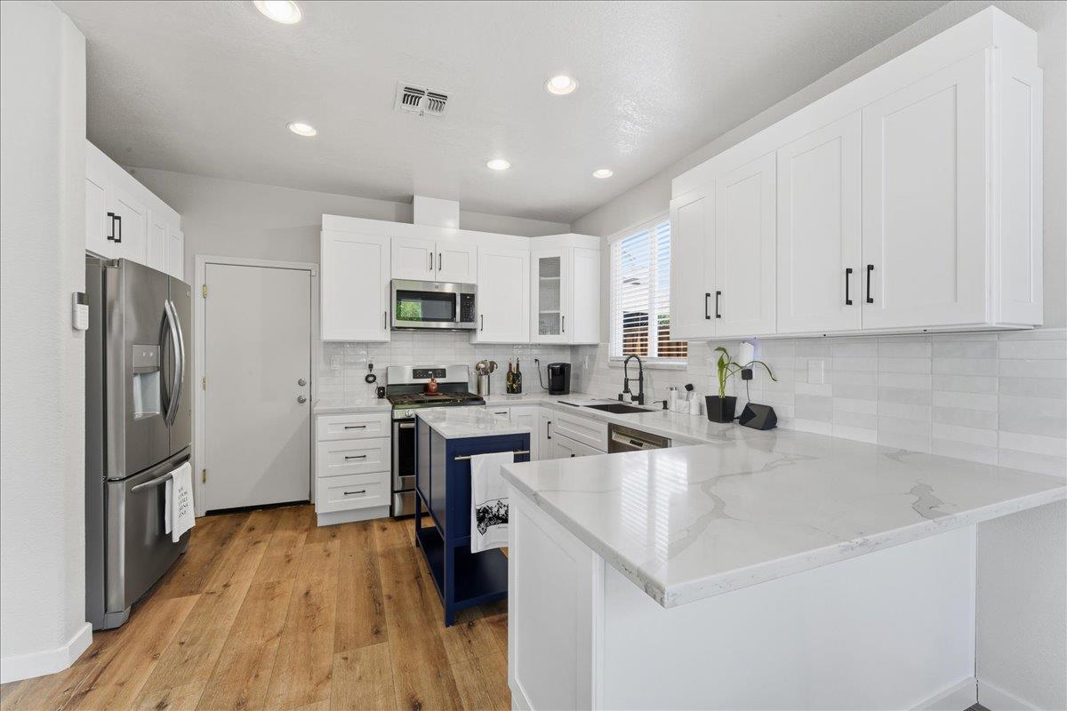 Detail Gallery Image 10 of 48 For 705 Otter Ct, Fairfield,  CA 94533 - 3 Beds | 2/1 Baths