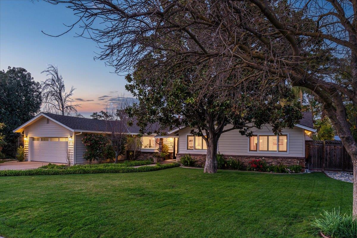 Detail Gallery Image 3 of 35 For 19095 Saratoga Glen Pl, Saratoga,  CA 95070 - 4 Beds | 2/1 Baths