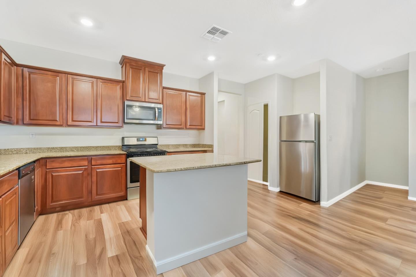 Detail Gallery Image 5 of 16 For 10330 Bono Ln, Stockton,  CA 95212 - 3 Beds | 2 Baths