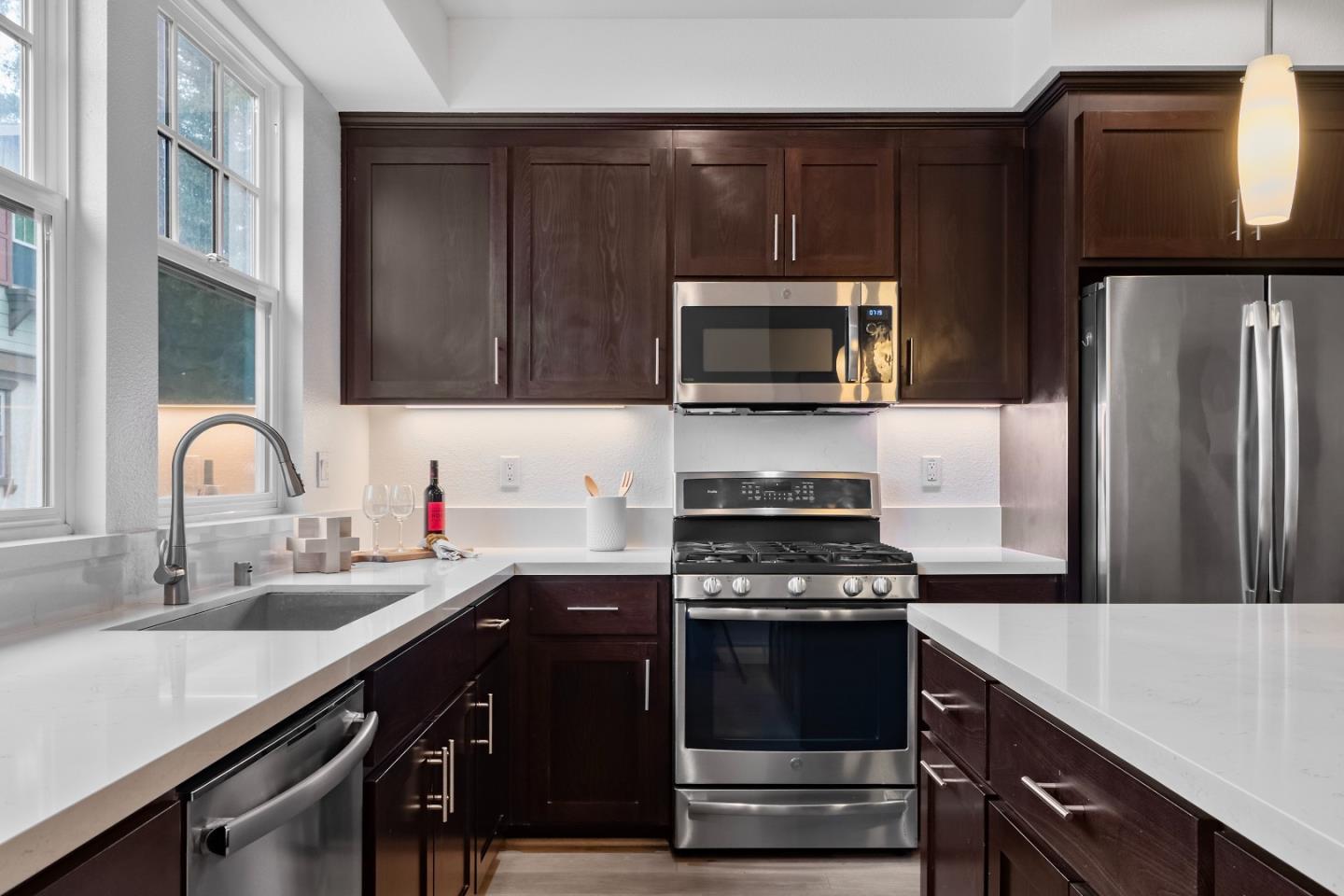 Detail Gallery Image 9 of 30 For 1038 Barberry Ter, Sunnyvale,  CA 94086 - 4 Beds | 3/1 Baths