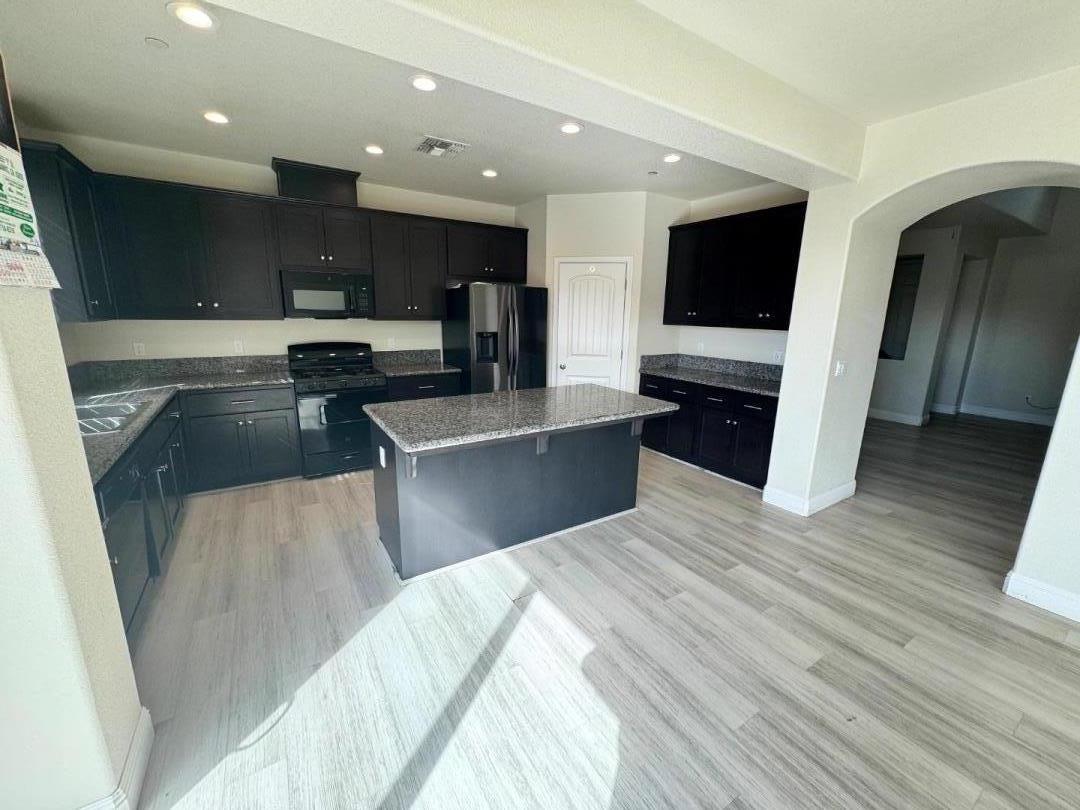 Detail Gallery Image 5 of 25 For 663 Pinelli Dr, Los Banos,  CA 93635 - 4 Beds | 2/1 Baths