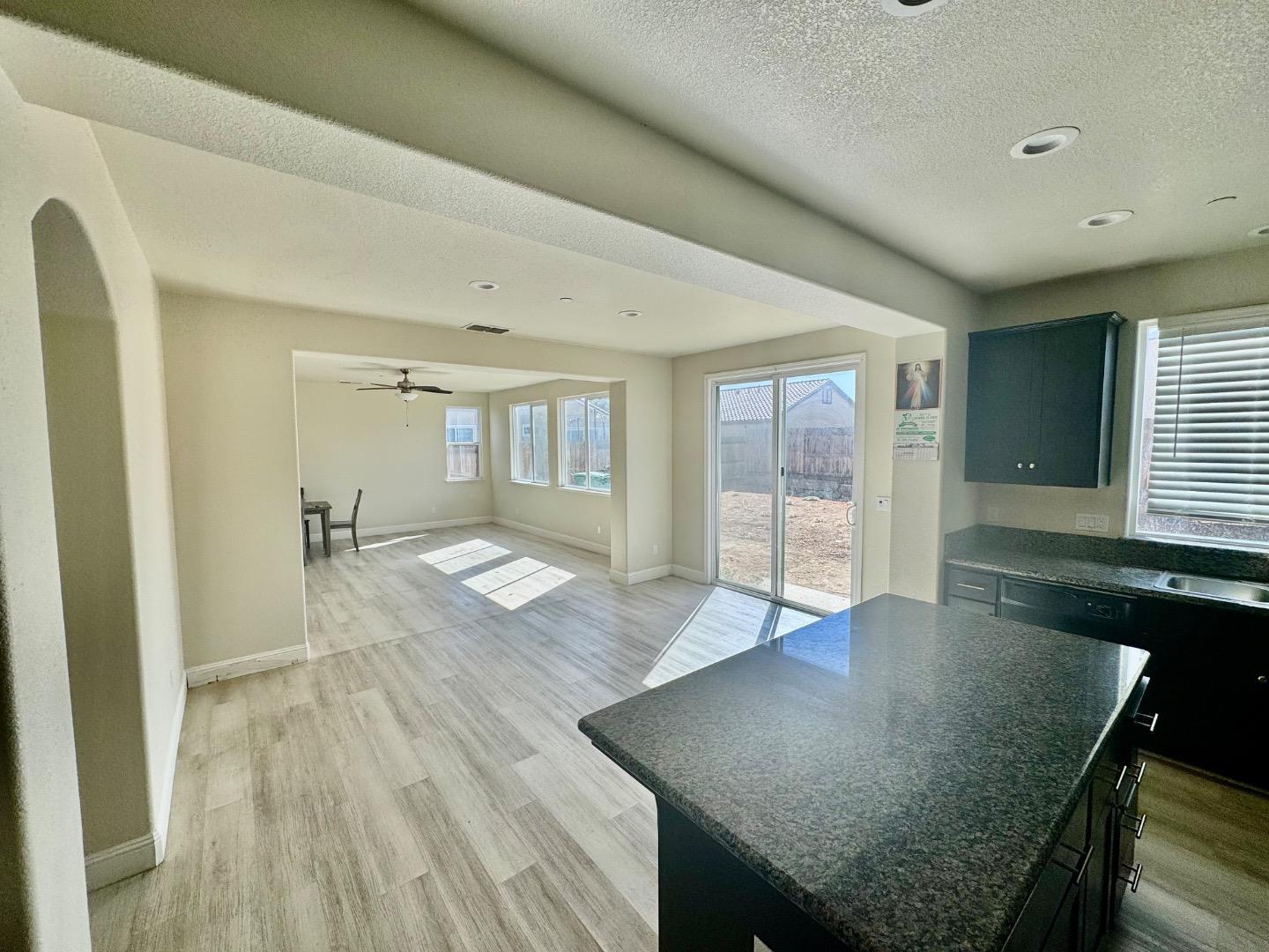 Detail Gallery Image 7 of 25 For 663 Pinelli Dr, Los Banos,  CA 93635 - 4 Beds | 2/1 Baths