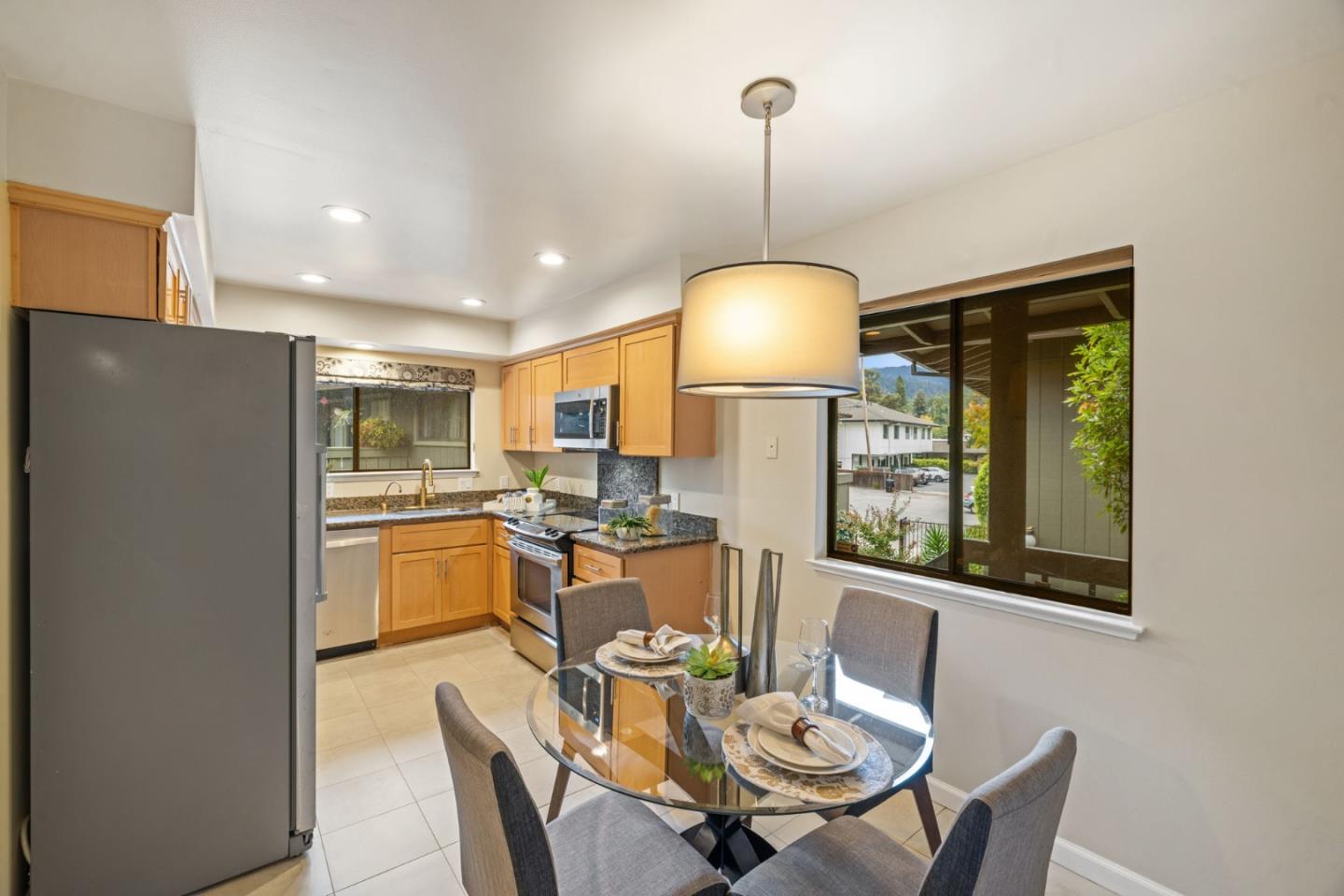 Detail Gallery Image 12 of 37 For 14355 Saratoga Ave #B,  Saratoga,  CA 95070 - 3 Beds | 2 Baths