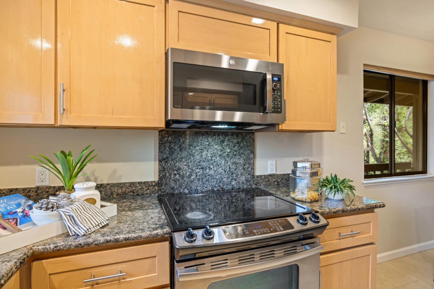 Detail Gallery Image 19 of 37 For 14355 Saratoga Ave #B,  Saratoga,  CA 95070 - 3 Beds | 2 Baths