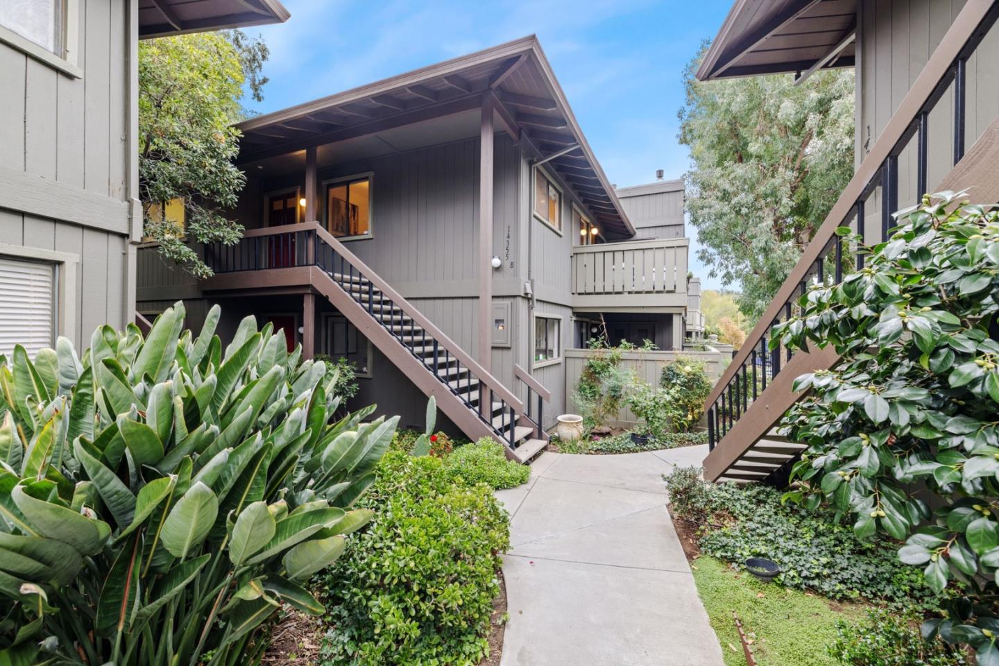 Detail Gallery Image 2 of 37 For 14355 Saratoga Ave #B,  Saratoga,  CA 95070 - 3 Beds | 2 Baths