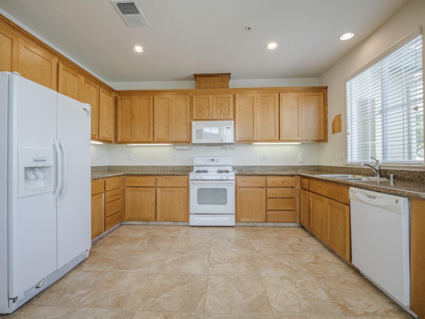 Detail Gallery Image 11 of 38 For 443 Vivienne Dr, Watsonville,  CA 95076 - 3 Beds | 2 Baths