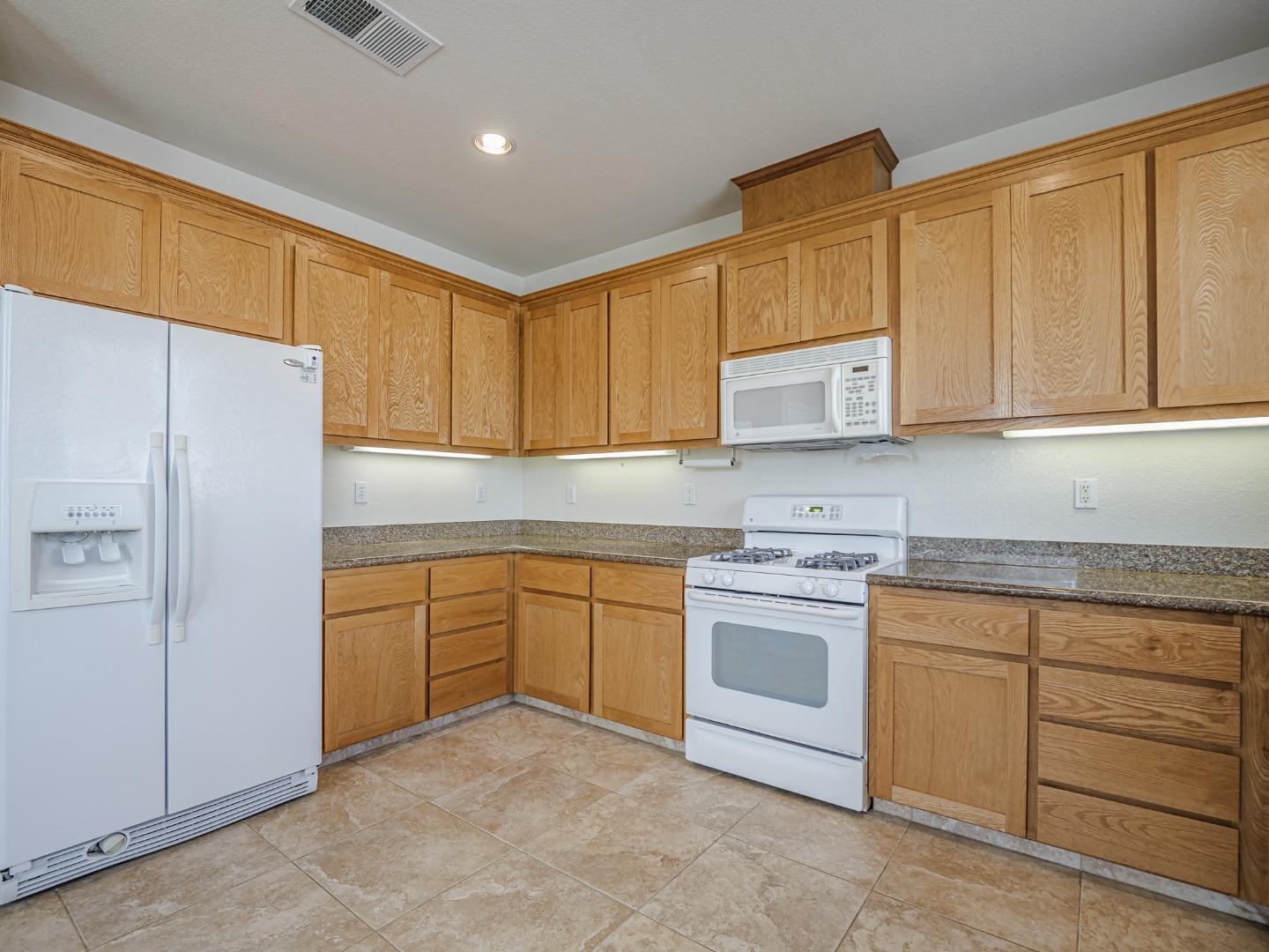 Detail Gallery Image 13 of 38 For 443 Vivienne Dr, Watsonville,  CA 95076 - 3 Beds | 2 Baths