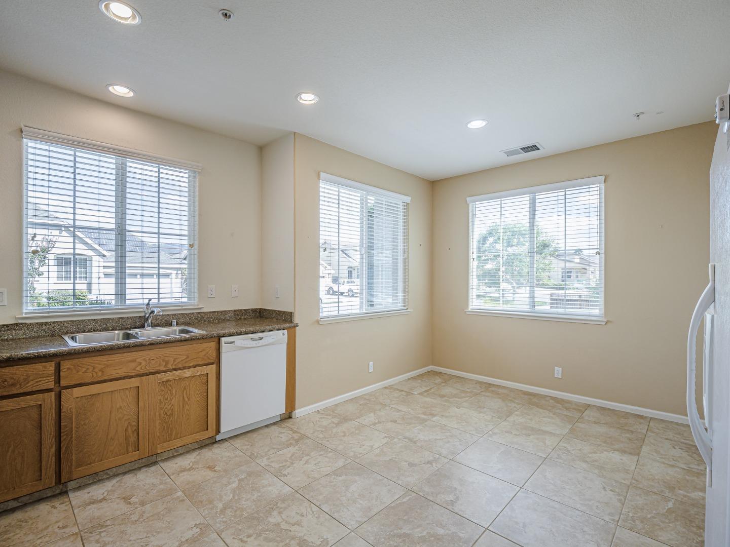 Detail Gallery Image 15 of 38 For 443 Vivienne Dr, Watsonville,  CA 95076 - 3 Beds | 2 Baths