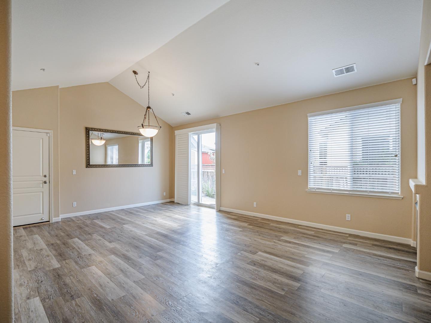 Detail Gallery Image 5 of 38 For 443 Vivienne Dr, Watsonville,  CA 95076 - 3 Beds | 2 Baths