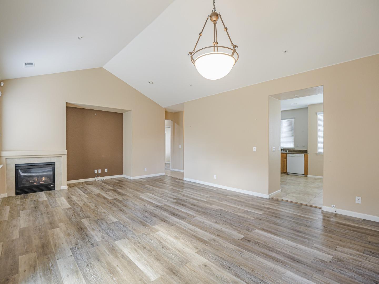 Detail Gallery Image 7 of 38 For 443 Vivienne Dr, Watsonville,  CA 95076 - 3 Beds | 2 Baths