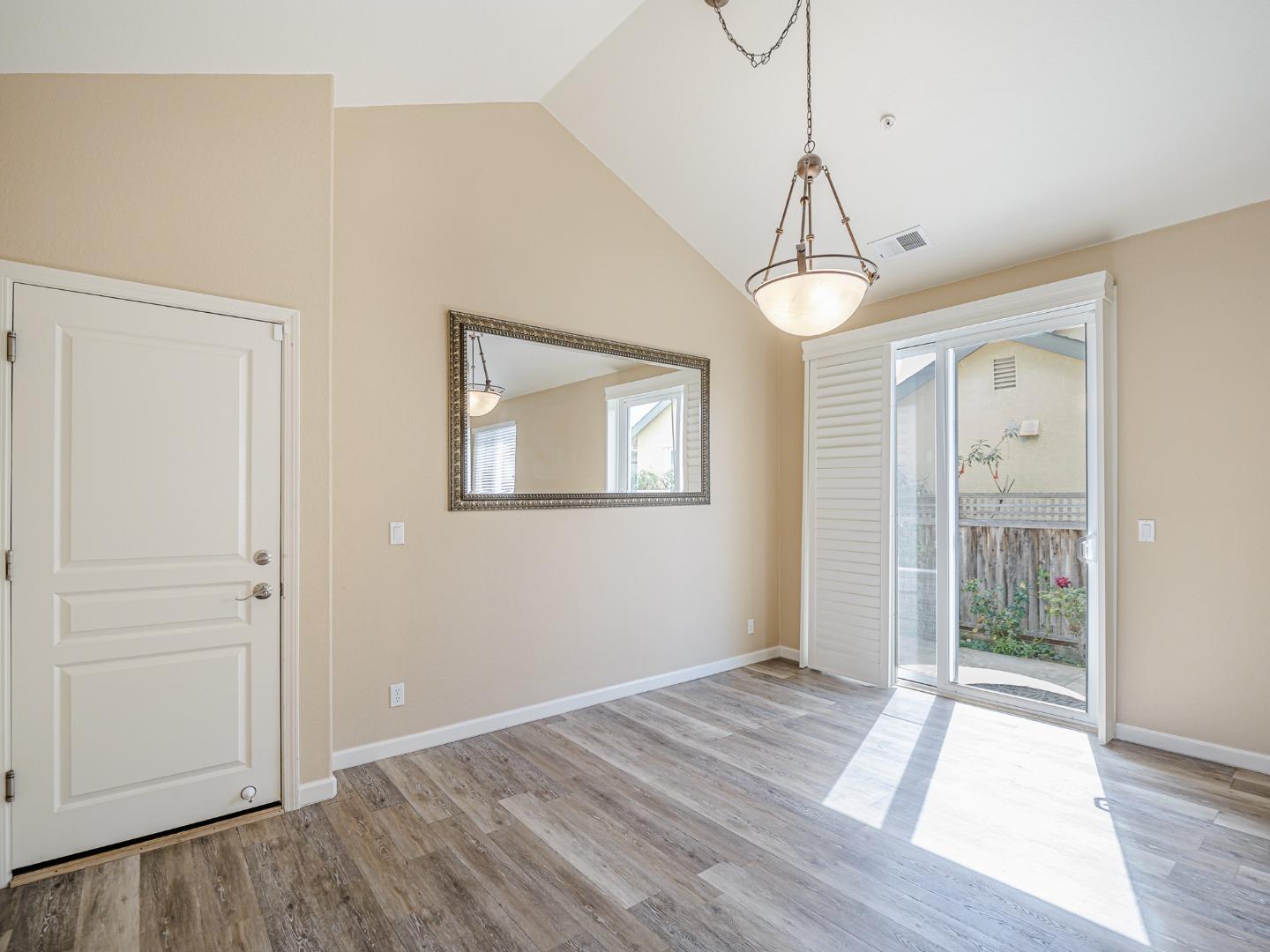 Detail Gallery Image 9 of 38 For 443 Vivienne Dr, Watsonville,  CA 95076 - 3 Beds | 2 Baths
