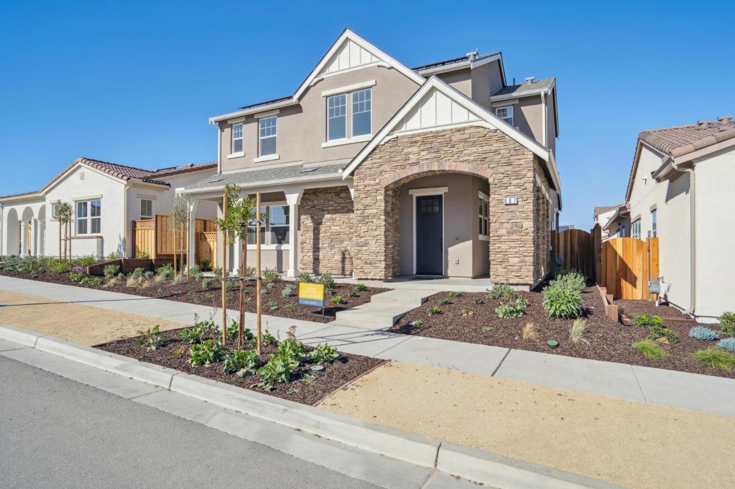 Detail Gallery Image 5 of 49 For 607 Santa Ynez Way, Marina,  CA 93933 - 3 Beds | 2 Baths