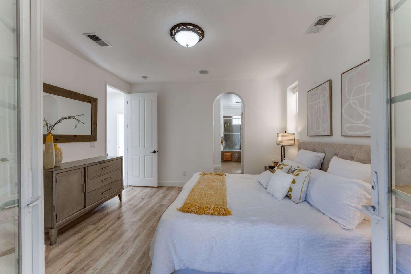 Detail Gallery Image 17 of 32 For 3048 Mary Helen Ln, San Jose,  CA 95136 - 4 Beds | 3/1 Baths