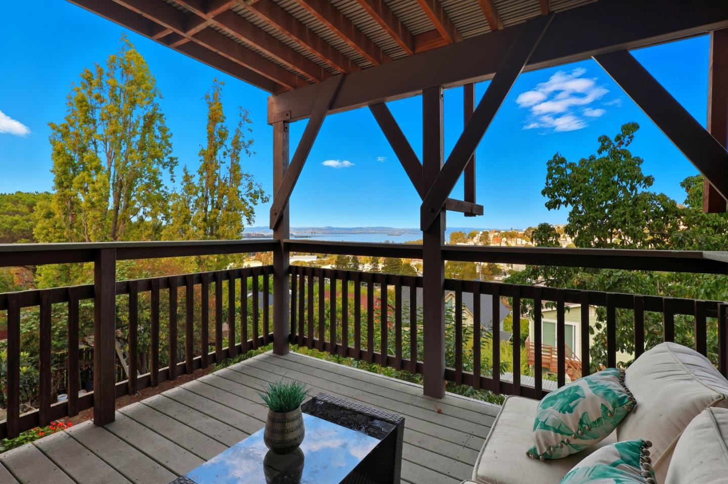 Detail Gallery Image 12 of 36 For 245 Sierra Point Rd, Brisbane,  CA 94005 - 4 Beds | 4 Baths