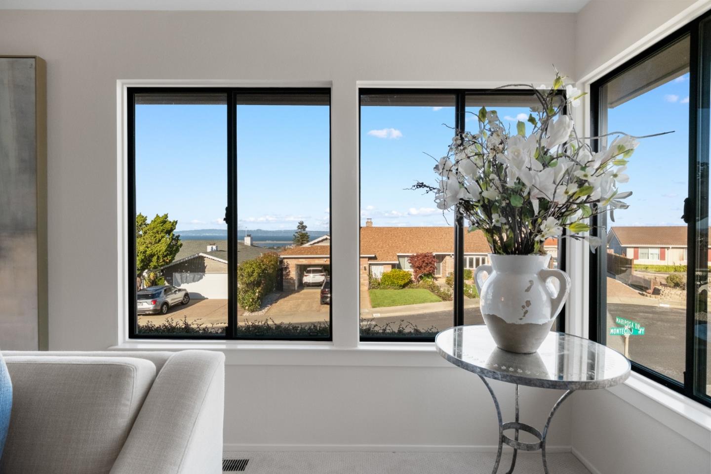 Detail Gallery Image 10 of 93 For 2700 Mariposa Dr, Burlingame,  CA 94010 - 4 Beds | 3/1 Baths