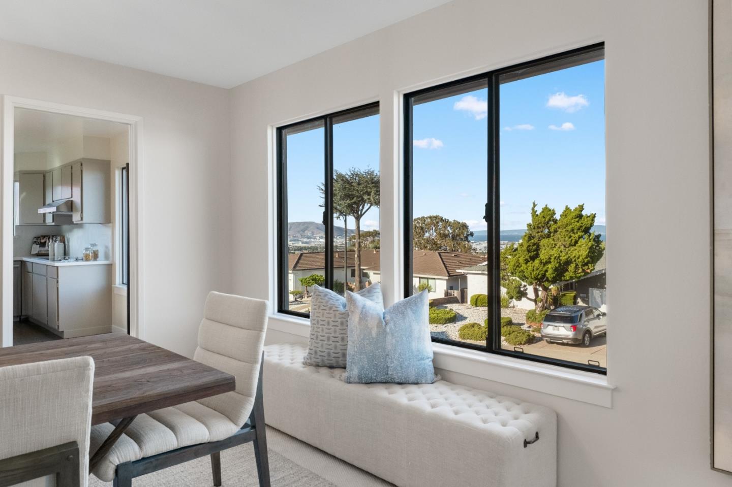 Detail Gallery Image 18 of 93 For 2700 Mariposa Dr, Burlingame,  CA 94010 - 4 Beds | 3/1 Baths