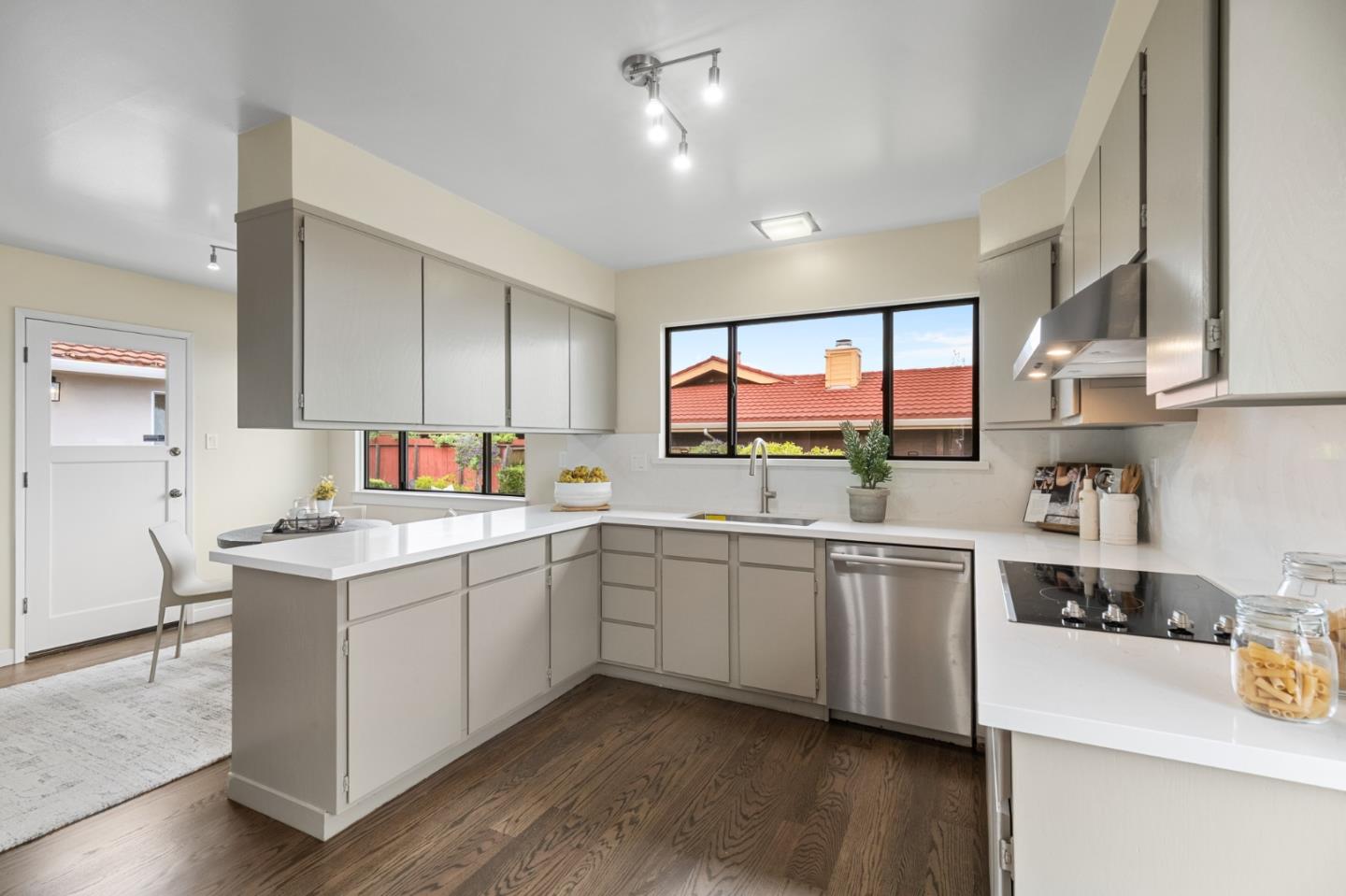 Detail Gallery Image 21 of 93 For 2700 Mariposa Dr, Burlingame,  CA 94010 - 4 Beds | 3/1 Baths