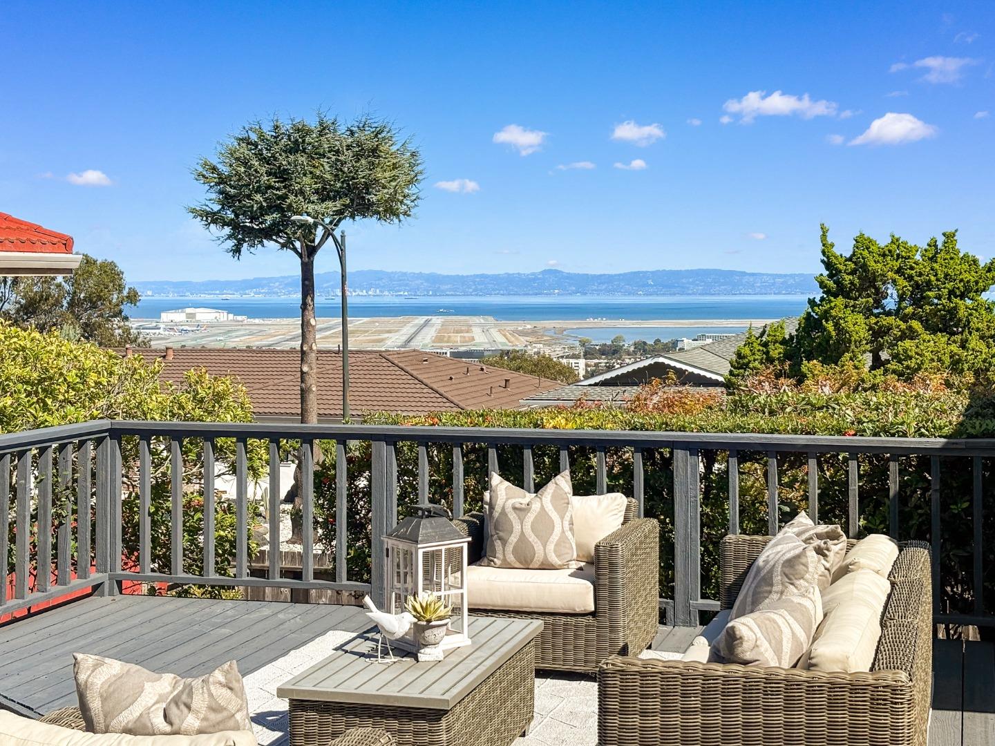 Detail Gallery Image 64 of 93 For 2700 Mariposa Dr, Burlingame,  CA 94010 - 4 Beds | 3/1 Baths