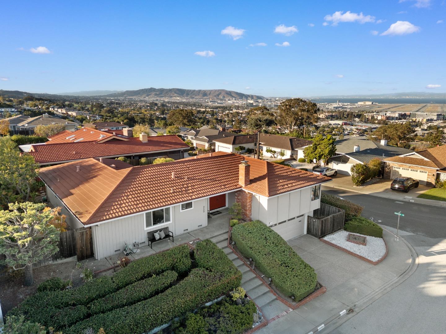 Detail Gallery Image 83 of 93 For 2700 Mariposa Dr, Burlingame,  CA 94010 - 4 Beds | 3/1 Baths