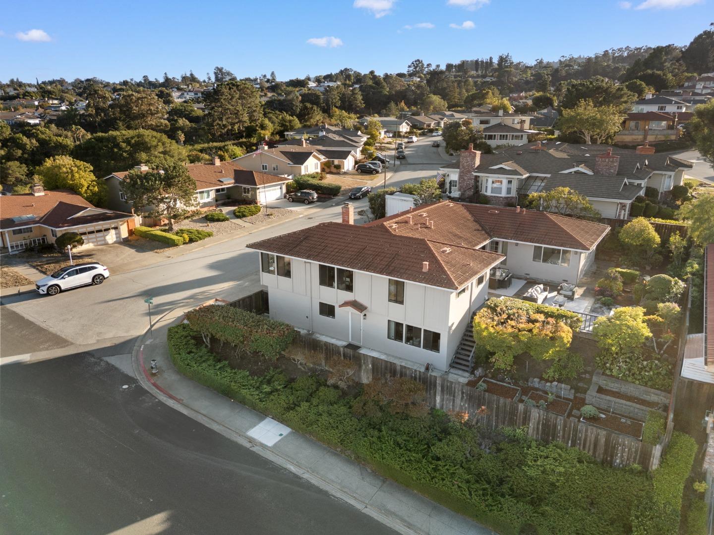 Detail Gallery Image 88 of 93 For 2700 Mariposa Dr, Burlingame,  CA 94010 - 4 Beds | 3/1 Baths
