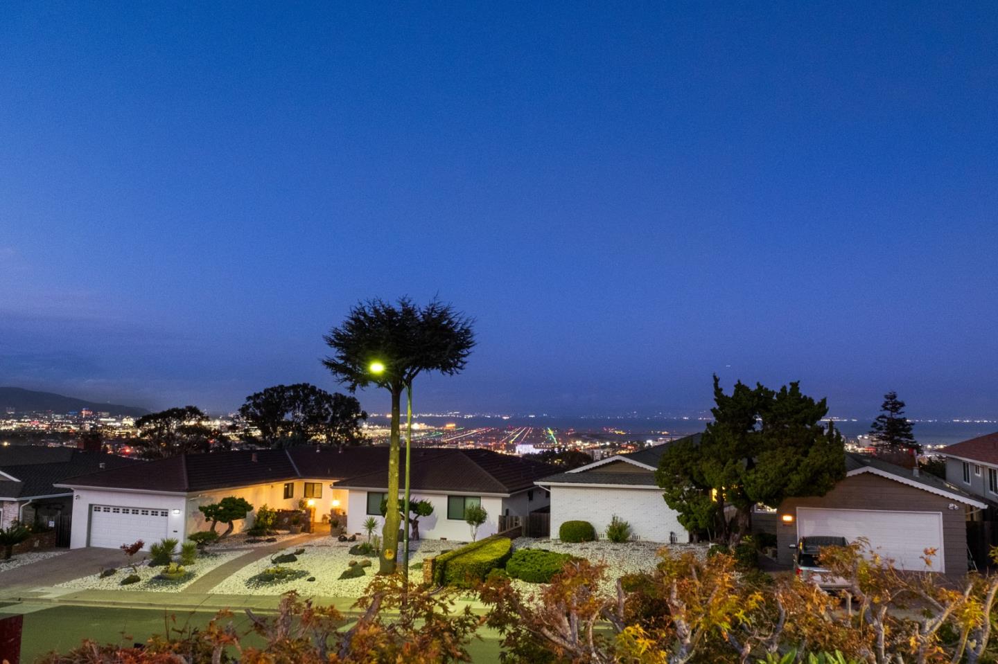 Detail Gallery Image 89 of 93 For 2700 Mariposa Dr, Burlingame,  CA 94010 - 4 Beds | 3/1 Baths