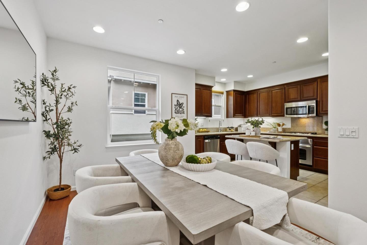 Detail Gallery Image 14 of 41 For 3 Muller Pl, San Jose,  CA 95126 - 2 Beds | 2/1 Baths