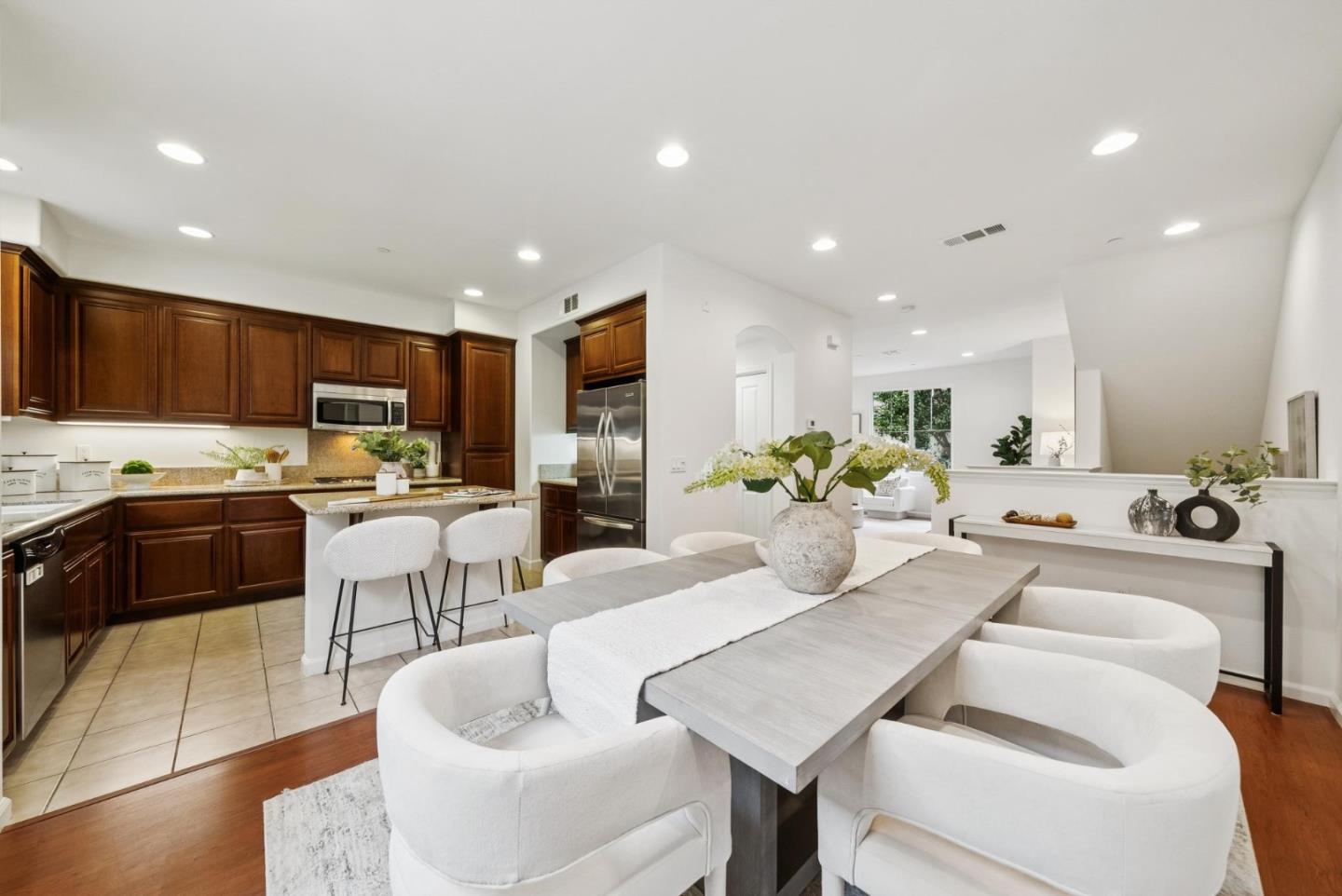 Detail Gallery Image 15 of 41 For 3 Muller Pl, San Jose,  CA 95126 - 2 Beds | 2/1 Baths