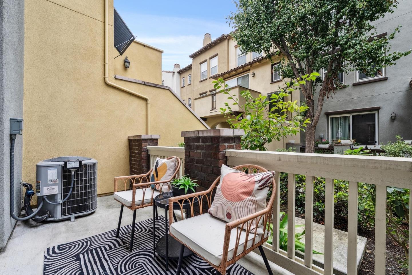 Detail Gallery Image 4 of 41 For 3 Muller Pl, San Jose,  CA 95126 - 2 Beds | 2/1 Baths