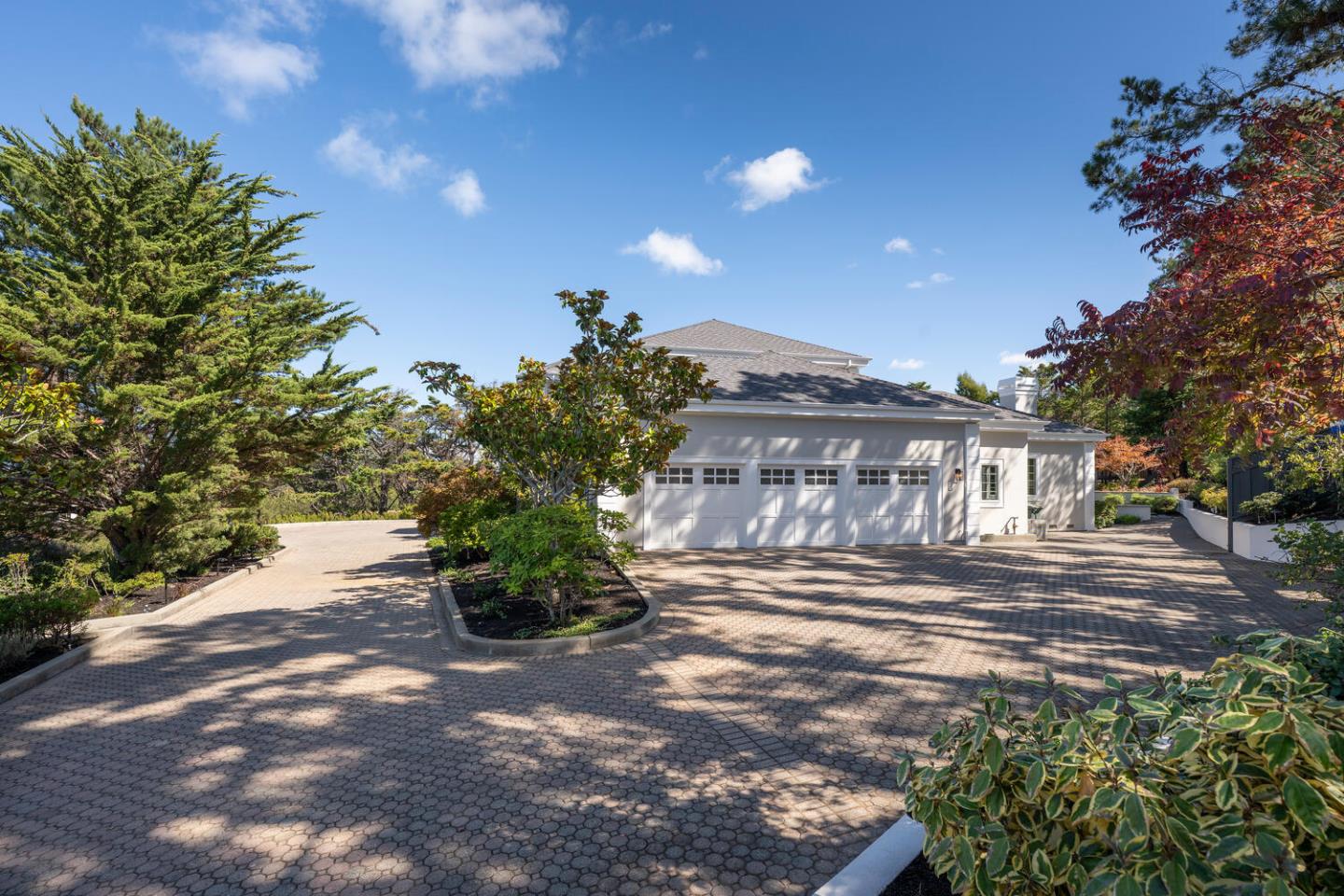 Detail Gallery Image 15 of 103 For 1111 Tournament Dr, Hillsborough,  CA 94010 - 5 Beds | 6/1 Baths