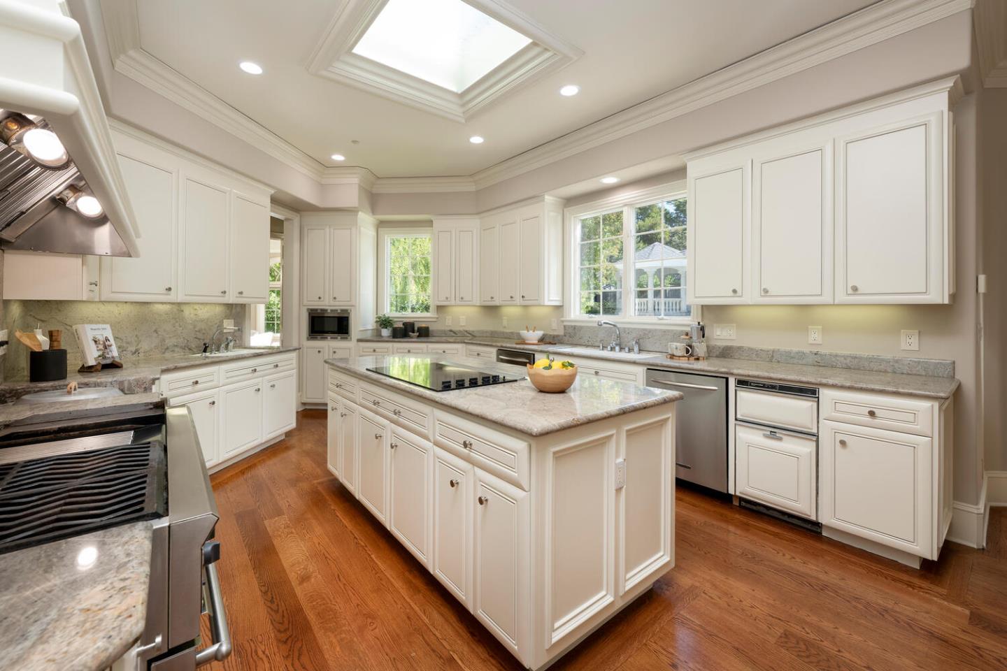 Detail Gallery Image 33 of 103 For 1111 Tournament Dr, Hillsborough,  CA 94010 - 5 Beds | 6/1 Baths