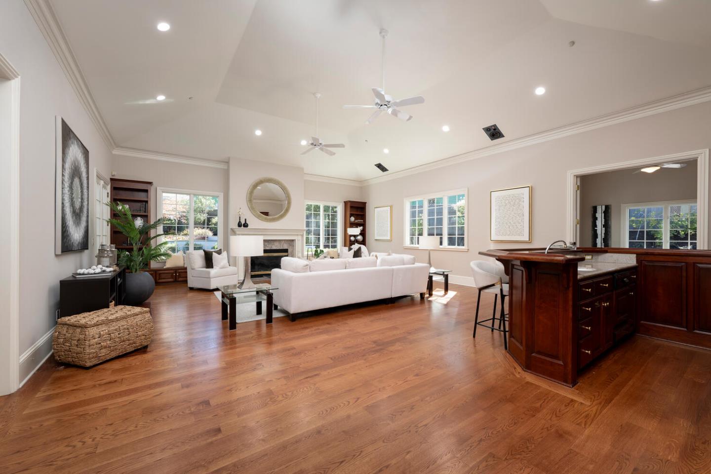 Detail Gallery Image 38 of 103 For 1111 Tournament Dr, Hillsborough,  CA 94010 - 5 Beds | 6/1 Baths