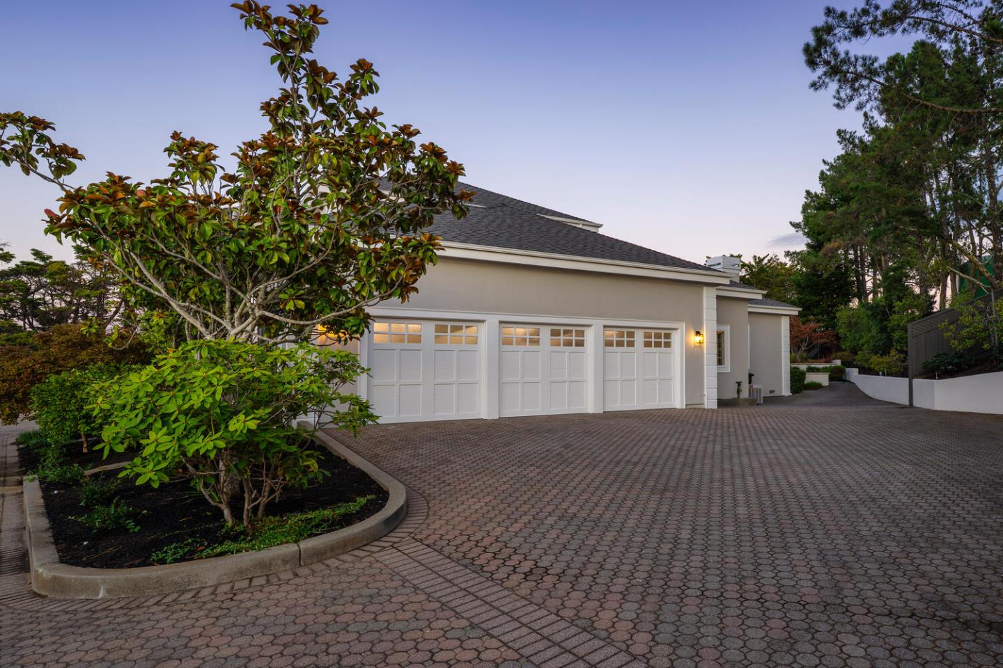 Detail Gallery Image 5 of 103 For 1111 Tournament Dr, Hillsborough,  CA 94010 - 5 Beds | 6/1 Baths