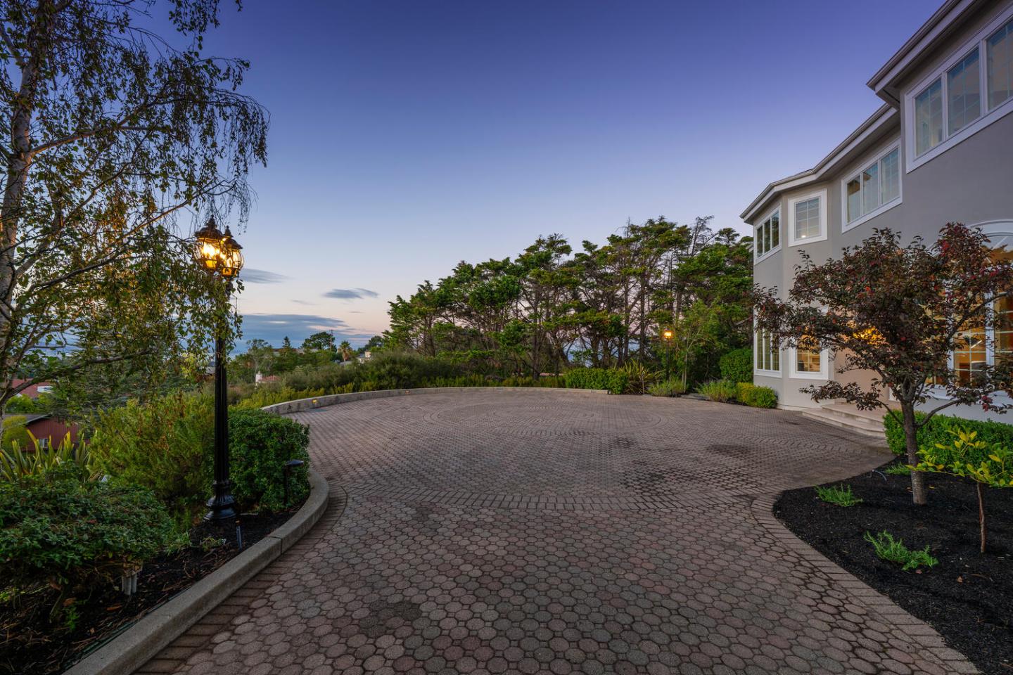 Detail Gallery Image 6 of 103 For 1111 Tournament Dr, Hillsborough,  CA 94010 - 5 Beds | 6/1 Baths