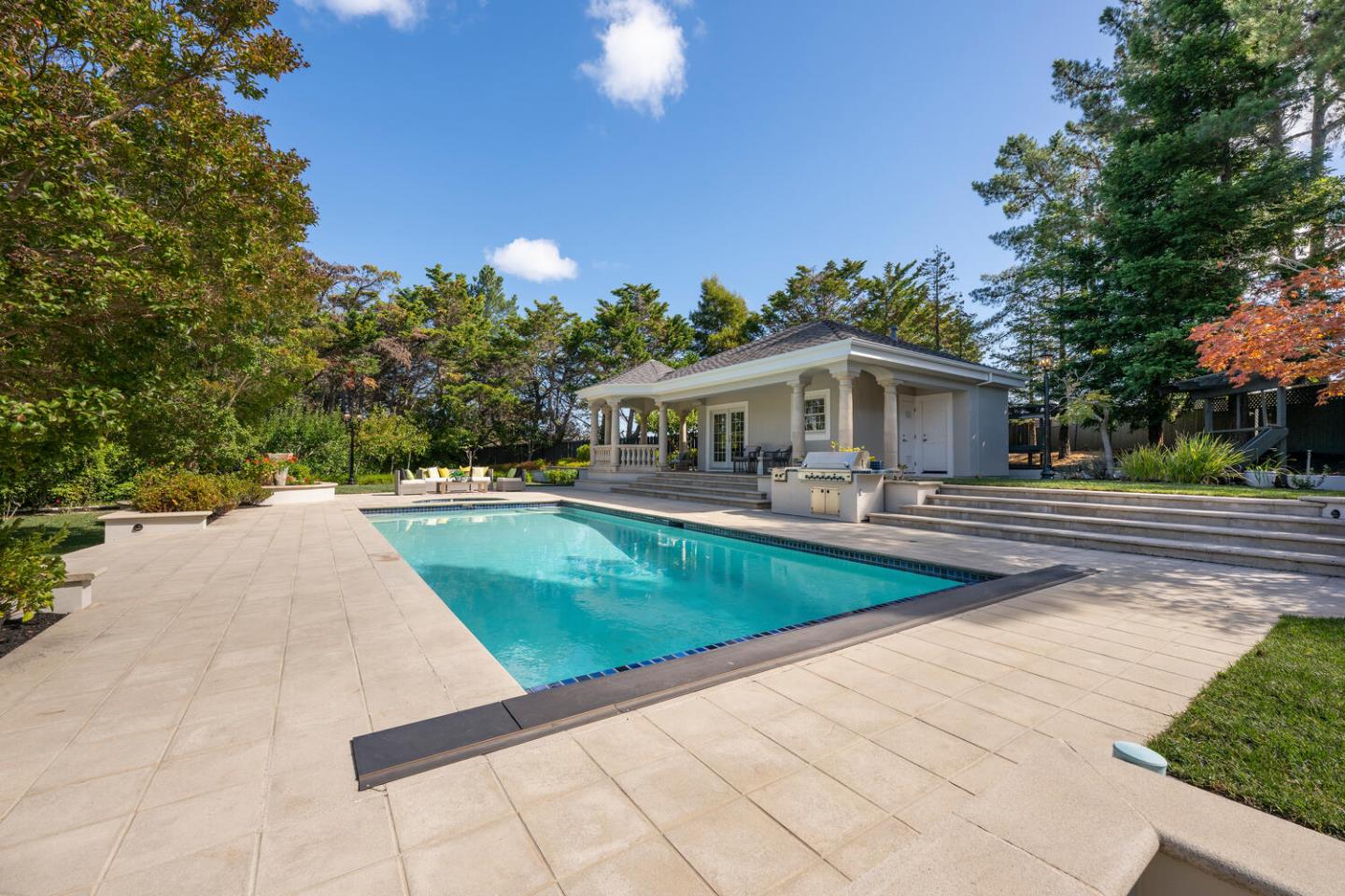 Detail Gallery Image 81 of 103 For 1111 Tournament Dr, Hillsborough,  CA 94010 - 5 Beds | 6/1 Baths