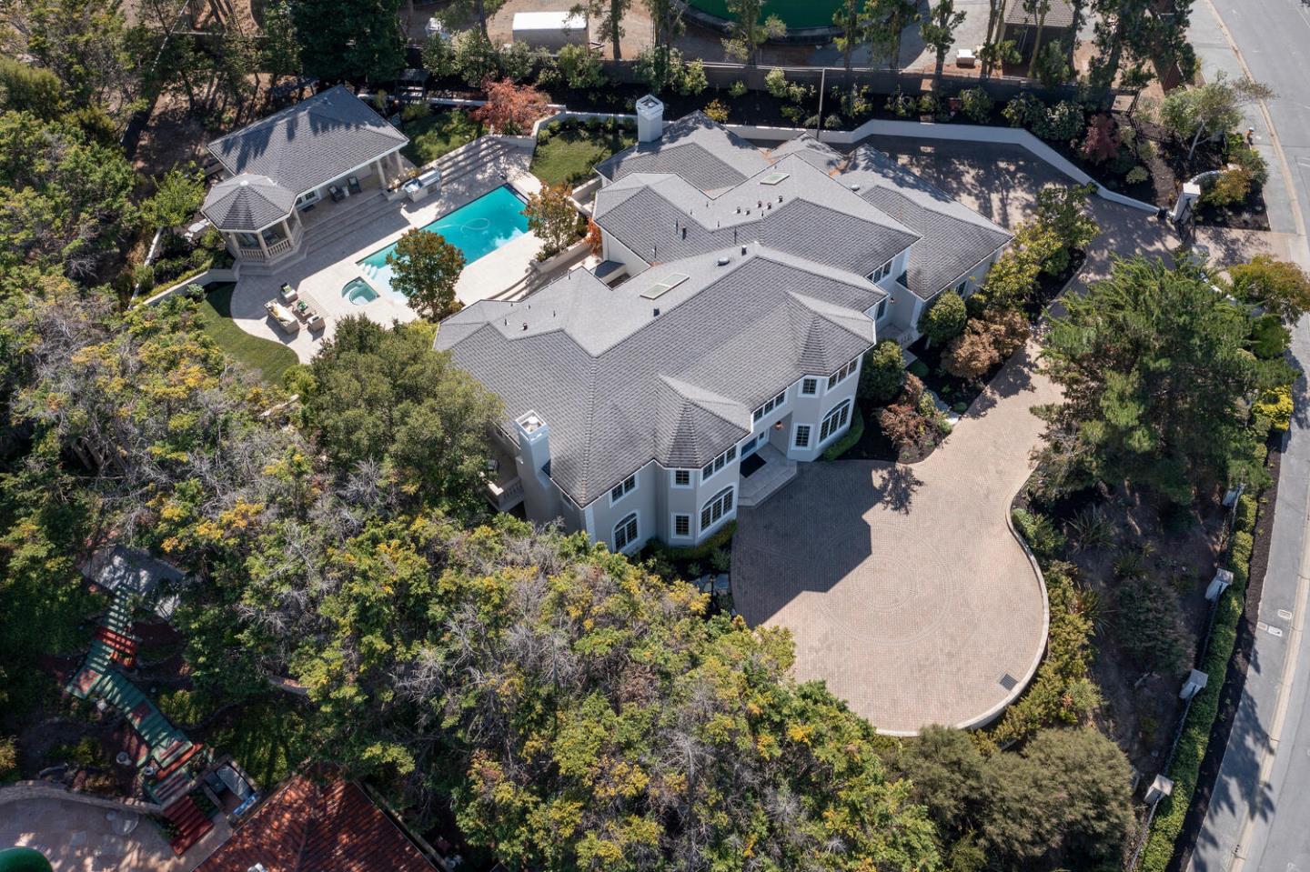 Detail Gallery Image 88 of 103 For 1111 Tournament Dr, Hillsborough,  CA 94010 - 5 Beds | 6/1 Baths