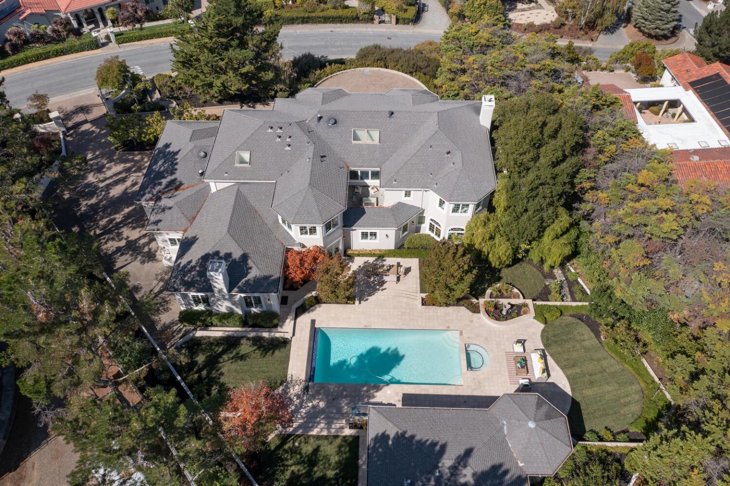 Detail Gallery Image 89 of 103 For 1111 Tournament Dr, Hillsborough,  CA 94010 - 5 Beds | 6/1 Baths