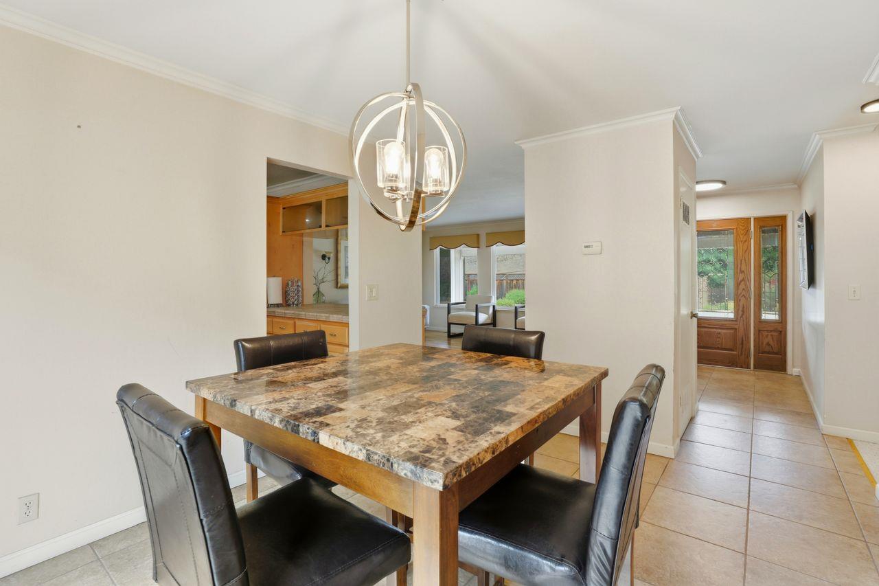 Detail Gallery Image 10 of 57 For 27412 Vista Del Toro Pl, Salinas,  CA 93908 - 4 Beds | 3 Baths